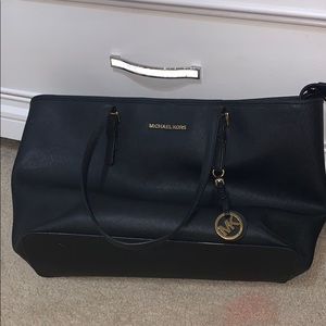 Black Michael Kors Medium Voyager Tote purse